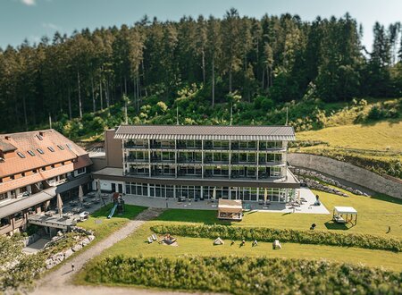 Luftaufnahme der beiden Gebäude der Schlüchtmühle Luftaufnahme der beiden Gebäude der Schlüchtmühle